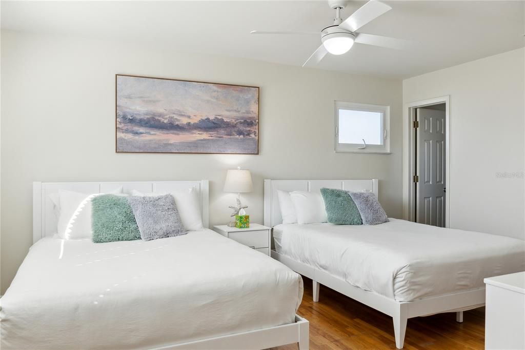 待售: $1,299,999 (6 贝兹, 3 浴室, 2527 平方英尺)