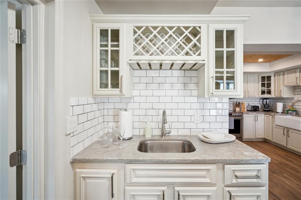 待售: $1,299,999 (6 贝兹, 3 浴室, 2527 平方英尺)