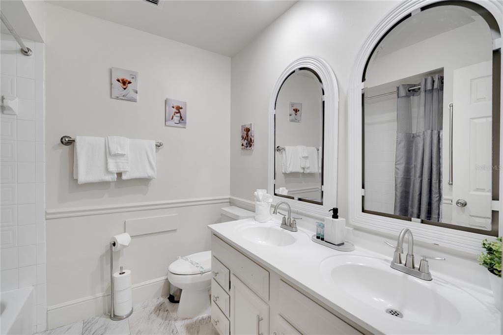 待售: $1,299,999 (6 贝兹, 3 浴室, 2527 平方英尺)