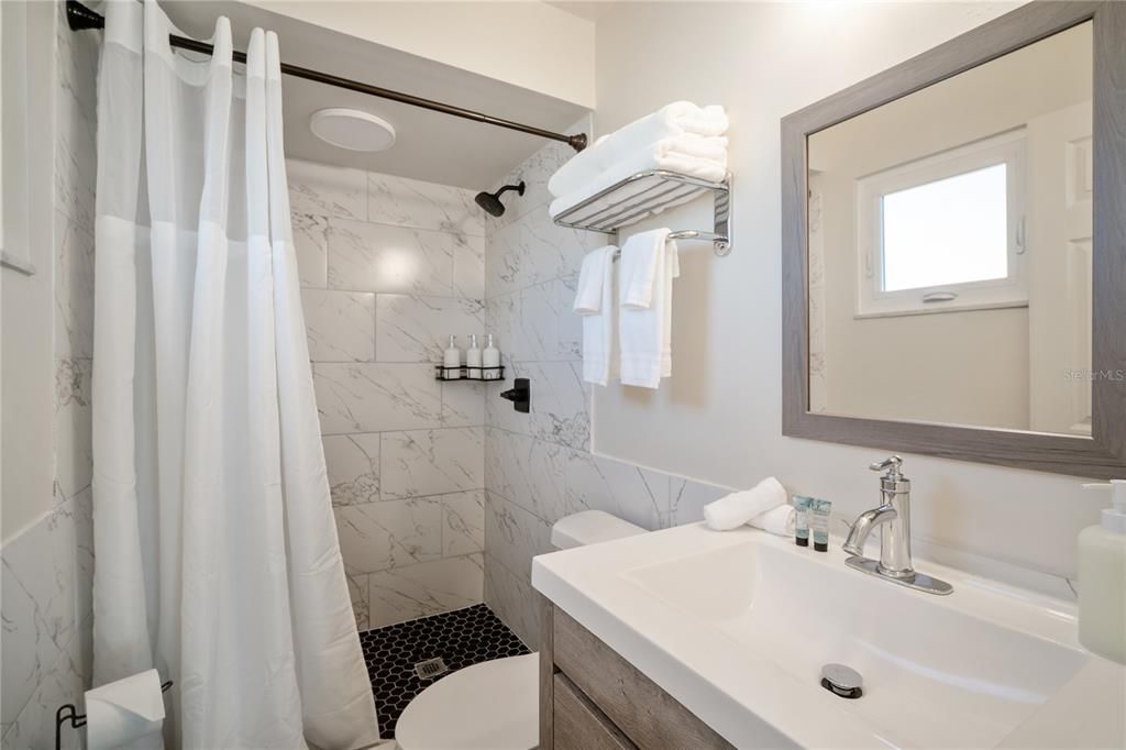 待售: $1,299,999 (6 贝兹, 3 浴室, 2527 平方英尺)