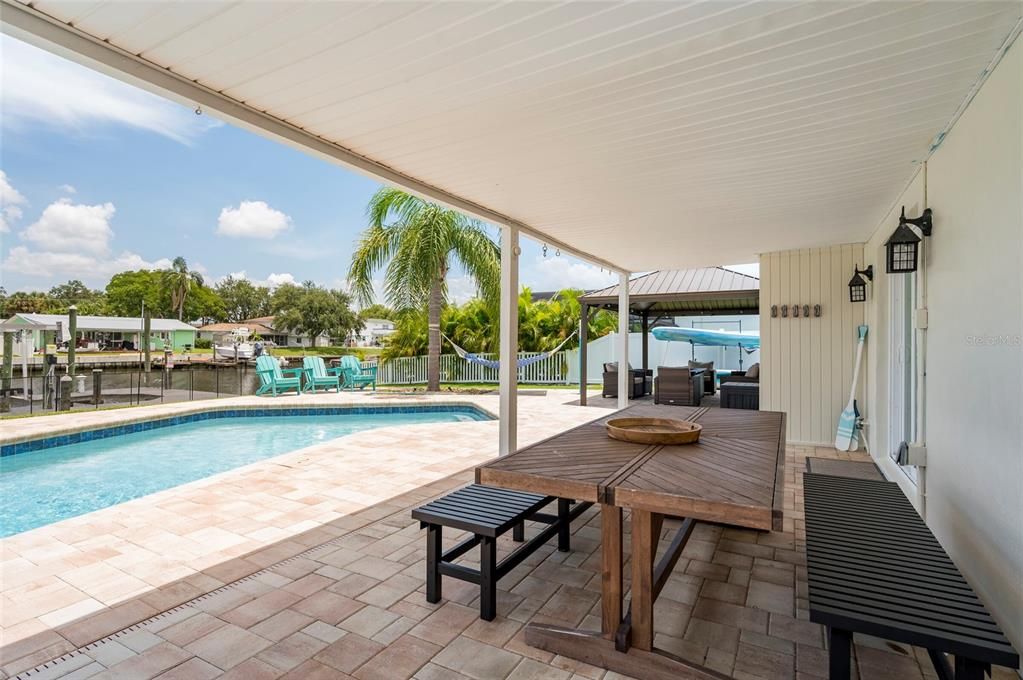 待售: $1,299,999 (6 贝兹, 3 浴室, 2527 平方英尺)