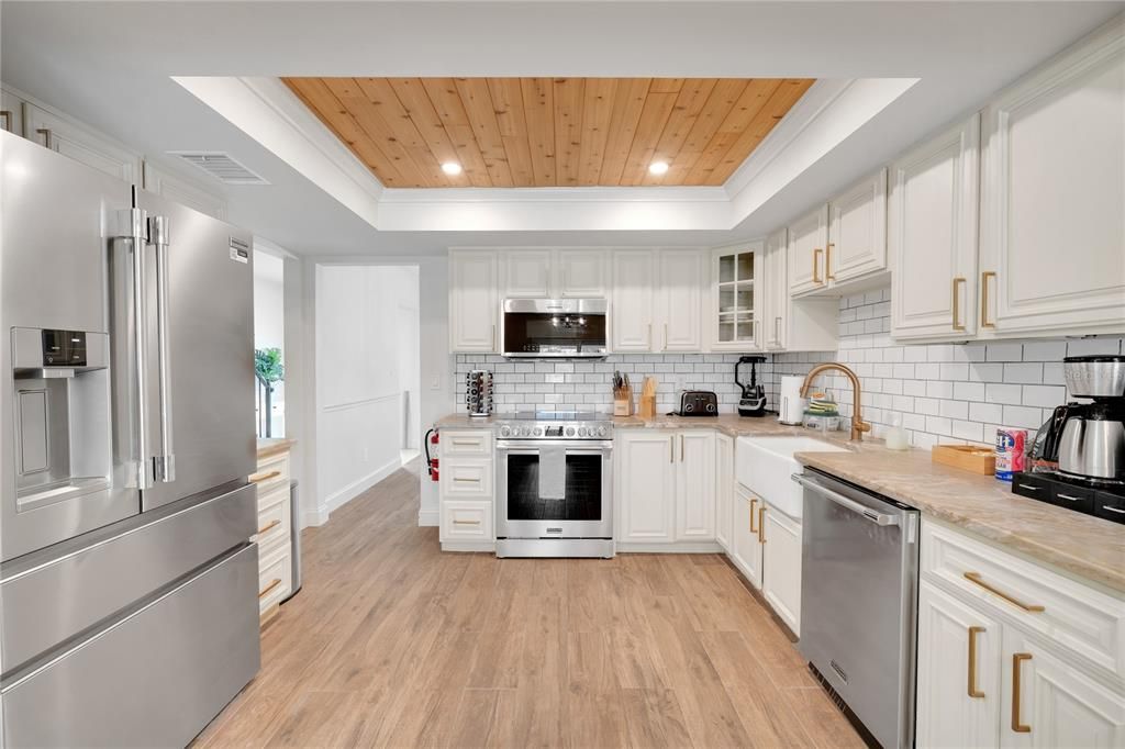 待售: $1,299,999 (6 贝兹, 3 浴室, 2527 平方英尺)