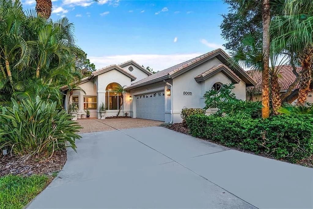 最近售出: $549,000 (3 贝兹, 2 浴室, 2082 平方英尺)