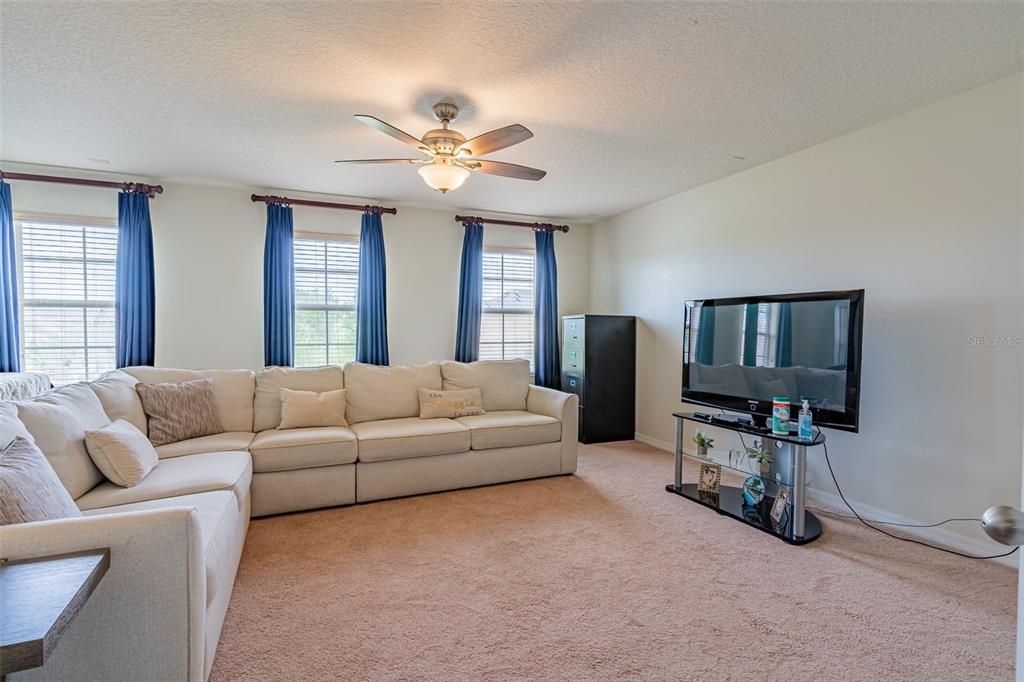 For Sale: $625,000 (6 beds, 3 baths, 3148 Square Feet)