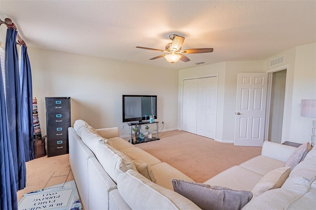 For Sale: $625,000 (6 beds, 3 baths, 3148 Square Feet)