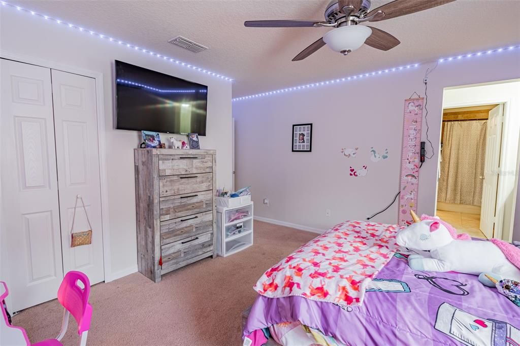 For Sale: $625,000 (6 beds, 3 baths, 3148 Square Feet)