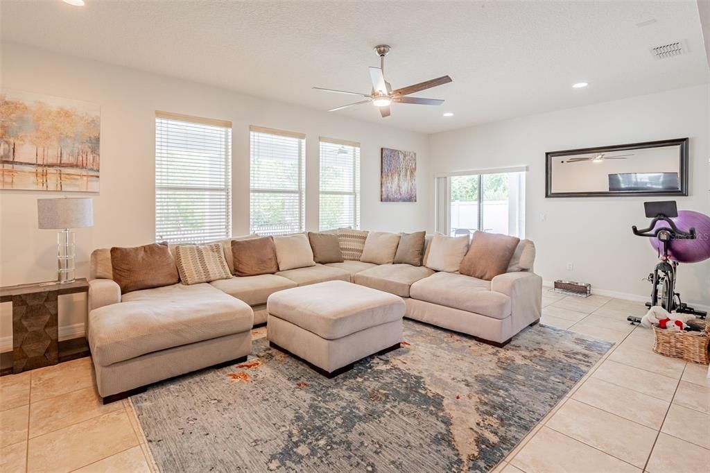 For Sale: $625,000 (6 beds, 3 baths, 3148 Square Feet)