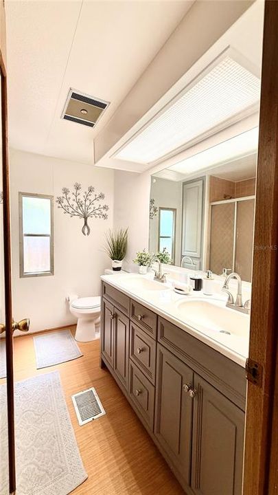 For Sale: $90,000 (2 beds, 1 baths, 744 Square Feet)