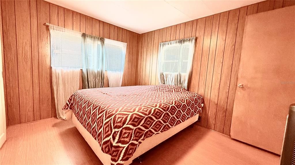 For Sale: $90,000 (2 beds, 1 baths, 744 Square Feet)