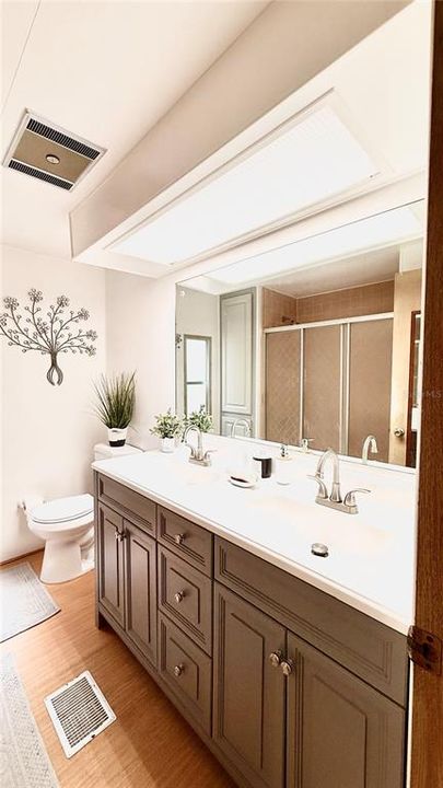 For Sale: $90,000 (2 beds, 1 baths, 744 Square Feet)