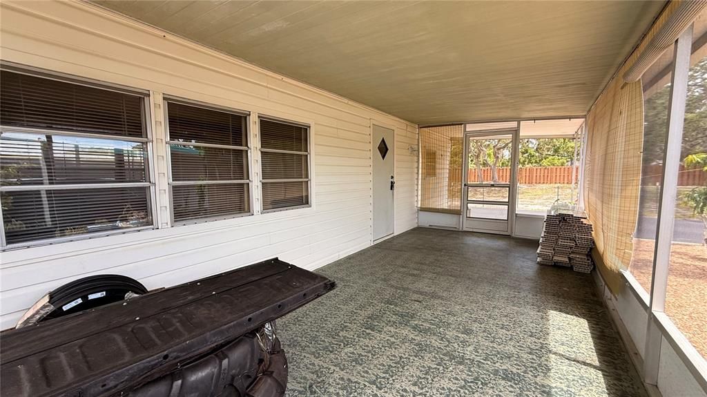 For Sale: $90,000 (2 beds, 1 baths, 744 Square Feet)