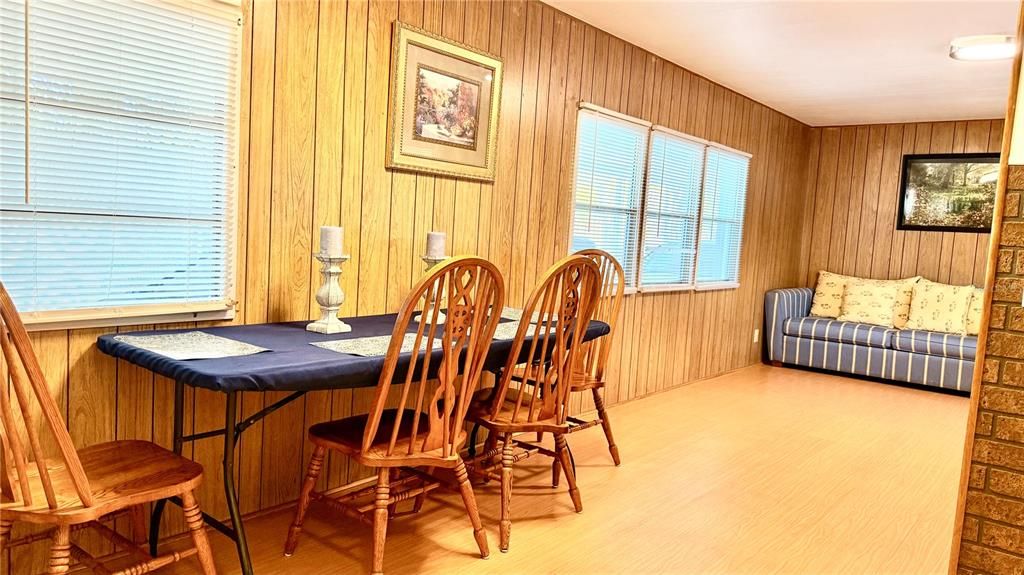 For Sale: $90,000 (2 beds, 1 baths, 744 Square Feet)