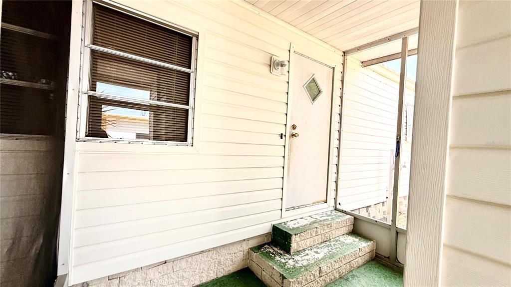 For Sale: $90,000 (2 beds, 1 baths, 744 Square Feet)