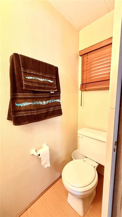 For Sale: $90,000 (2 beds, 1 baths, 744 Square Feet)