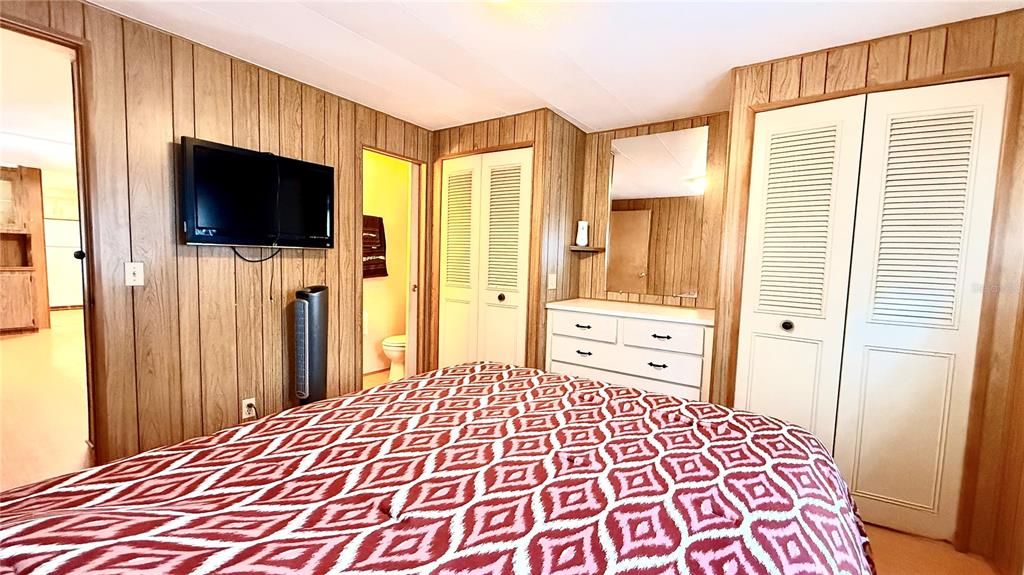 For Sale: $90,000 (2 beds, 1 baths, 744 Square Feet)