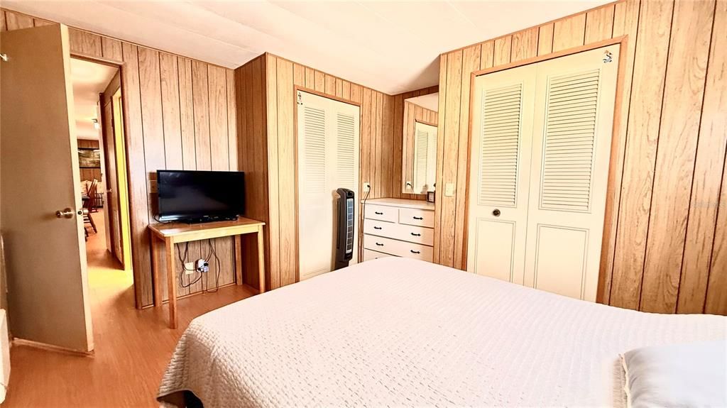 For Sale: $90,000 (2 beds, 1 baths, 744 Square Feet)