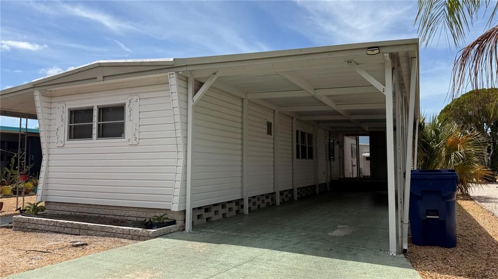 For Sale: $90,000 (2 beds, 1 baths, 744 Square Feet)