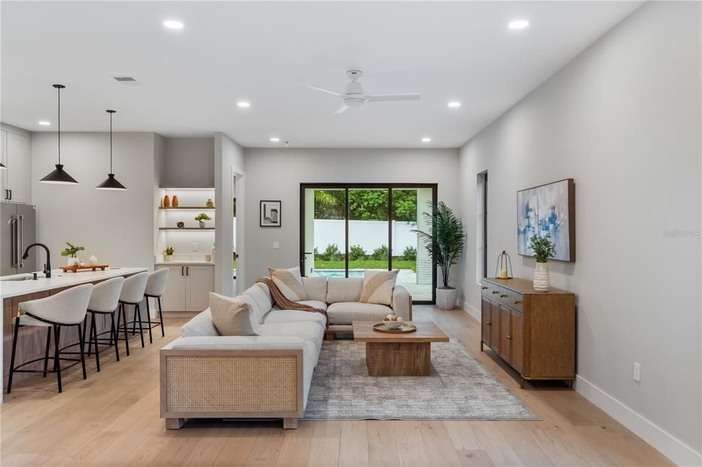 合同活跃: $1,335,000 (5 贝兹, 4 浴室, 3632 平方英尺)