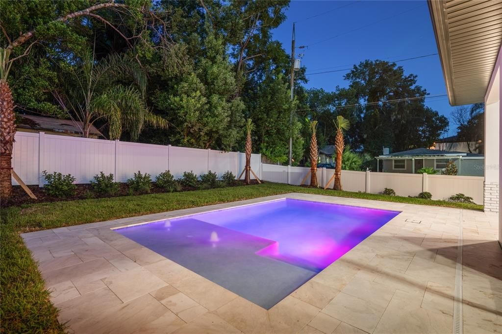 合同活跃: $1,335,000 (5 贝兹, 4 浴室, 3632 平方英尺)