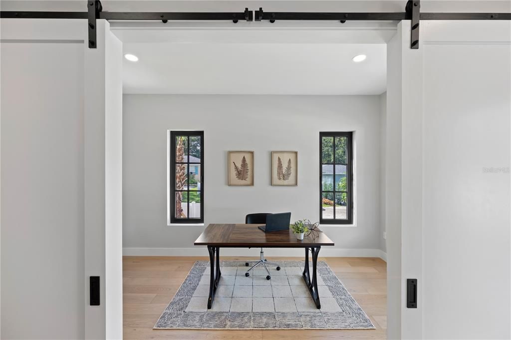 合同活跃: $1,335,000 (5 贝兹, 4 浴室, 3632 平方英尺)