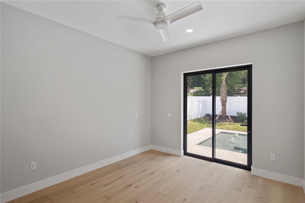 合同活跃: $1,335,000 (5 贝兹, 4 浴室, 3632 平方英尺)