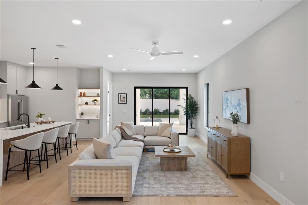 合同活跃: $1,335,000 (5 贝兹, 4 浴室, 3632 平方英尺)