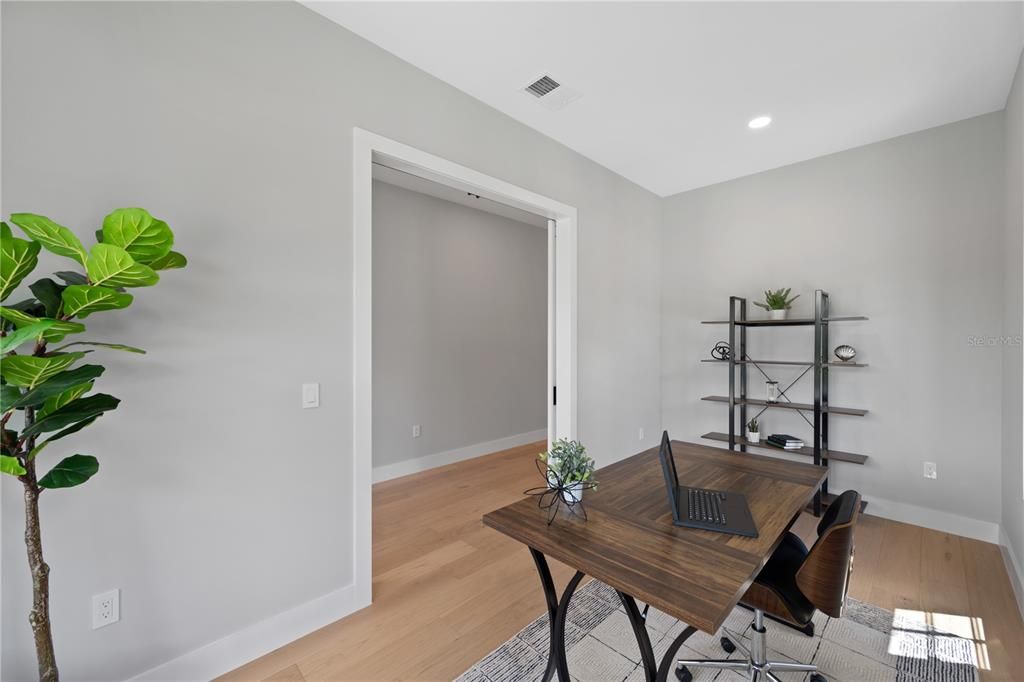 合同活跃: $1,335,000 (5 贝兹, 4 浴室, 3632 平方英尺)