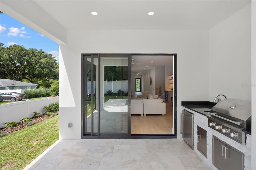 合同活跃: $1,335,000 (5 贝兹, 4 浴室, 3632 平方英尺)