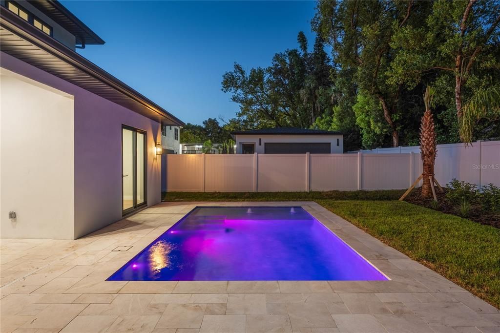 合同活跃: $1,335,000 (5 贝兹, 4 浴室, 3632 平方英尺)