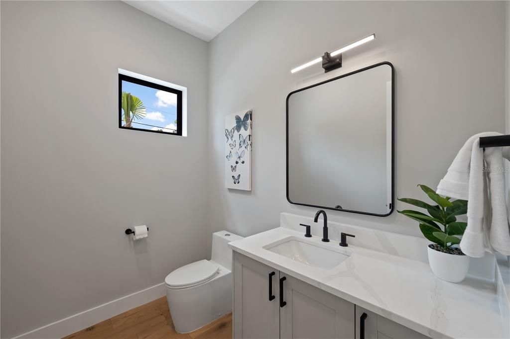 合同活跃: $1,335,000 (5 贝兹, 4 浴室, 3632 平方英尺)