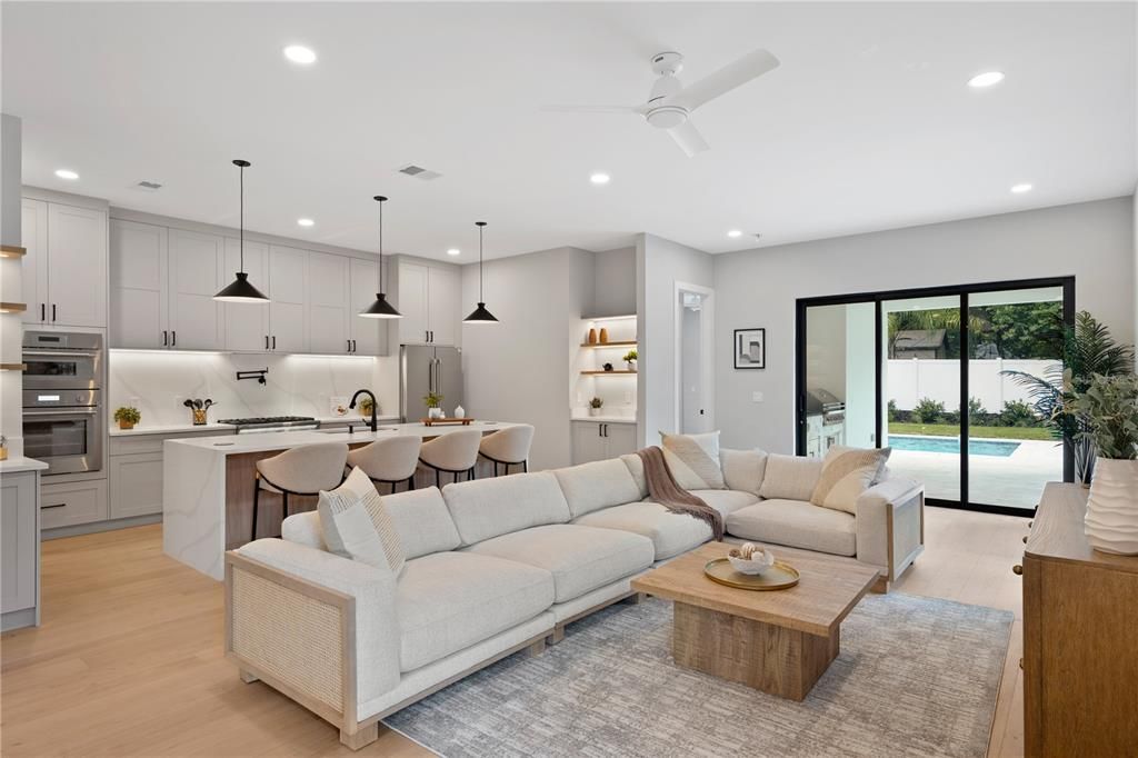 合同活跃: $1,335,000 (5 贝兹, 4 浴室, 3632 平方英尺)