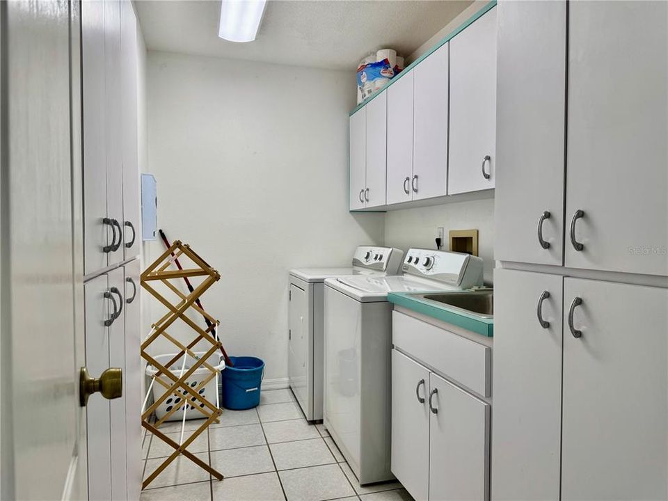 Active With Contract: $649,000 (3 beds, 2 baths, 2576 Square Feet)