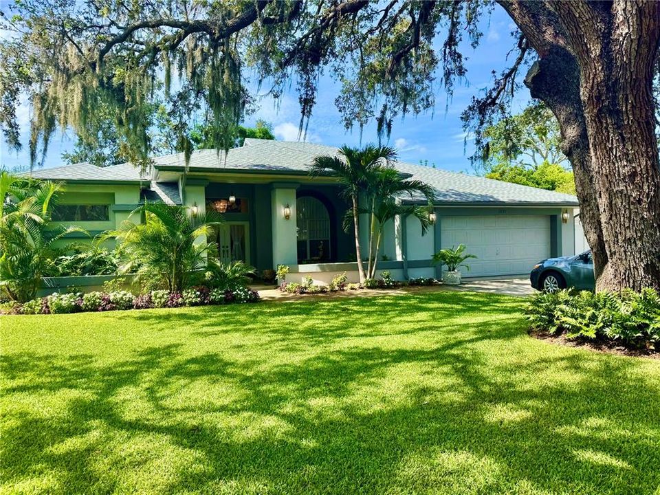 Active With Contract: $649,000 (3 beds, 2 baths, 2576 Square Feet)