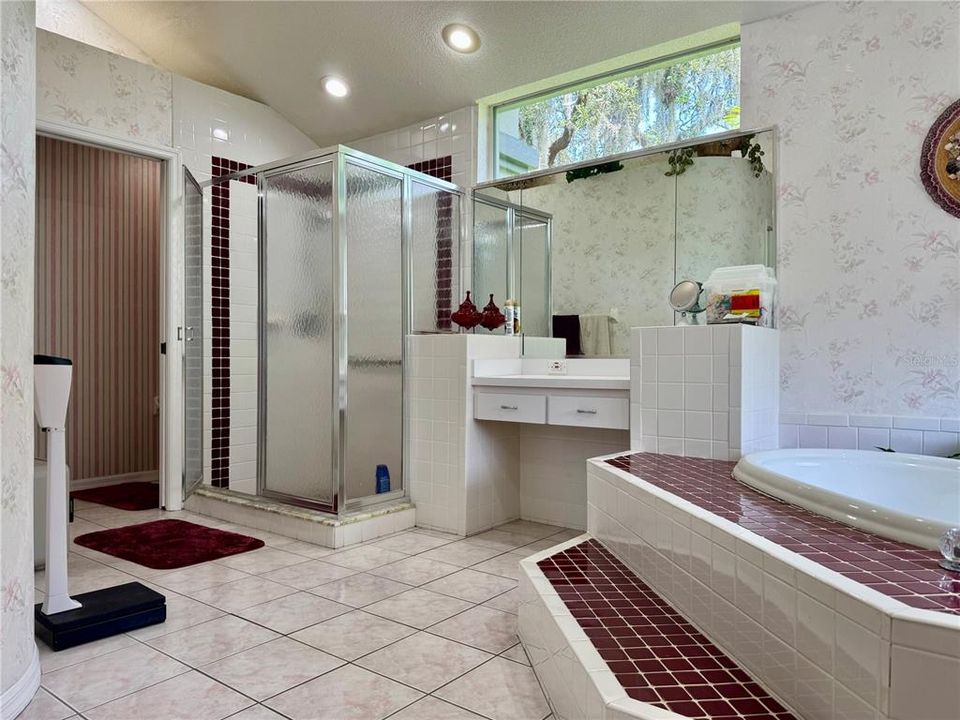 Active With Contract: $649,000 (3 beds, 2 baths, 2576 Square Feet)