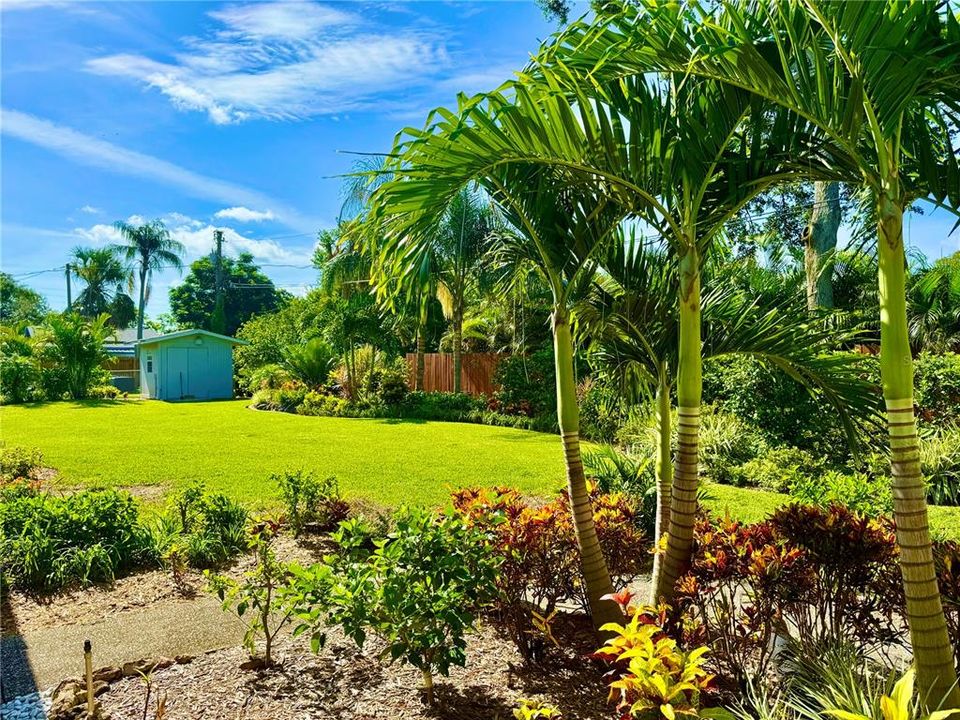 Active With Contract: $649,000 (3 beds, 2 baths, 2576 Square Feet)