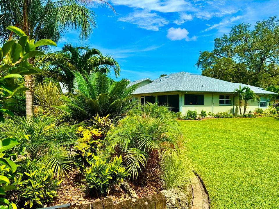 Active With Contract: $649,000 (3 beds, 2 baths, 2576 Square Feet)