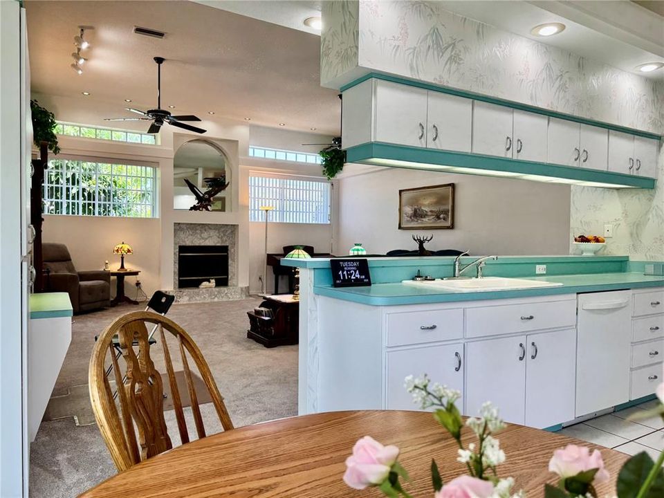 Active With Contract: $649,000 (3 beds, 2 baths, 2576 Square Feet)