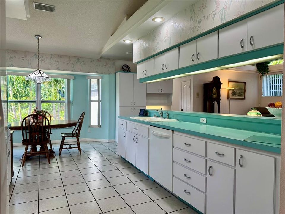 Active With Contract: $649,000 (3 beds, 2 baths, 2576 Square Feet)