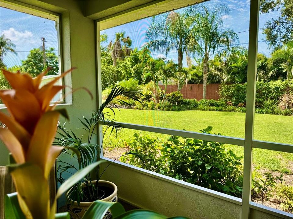 Active With Contract: $649,000 (3 beds, 2 baths, 2576 Square Feet)