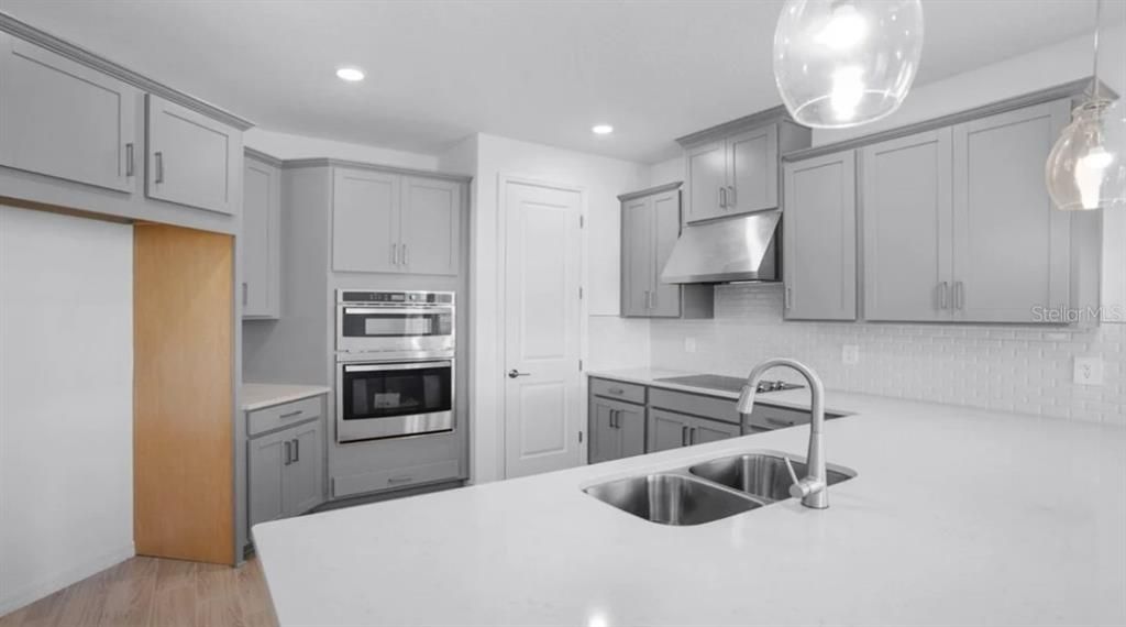 Active With Contract: $414,999 (3 beds, 3 baths, 2060 Square Feet)