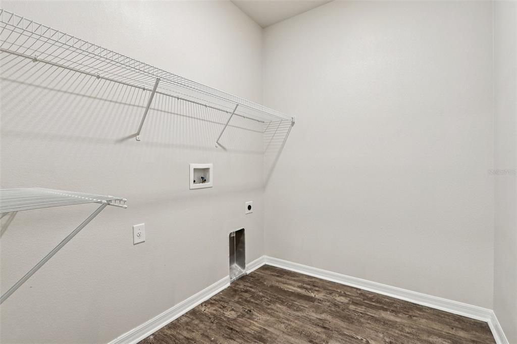 Active With Contract: $325,000 (3 beds, 2 baths, 1662 Square Feet)