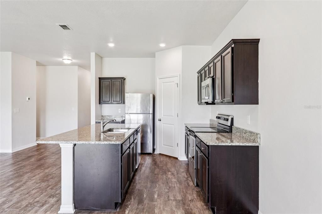 Active With Contract: $325,000 (3 beds, 2 baths, 1662 Square Feet)