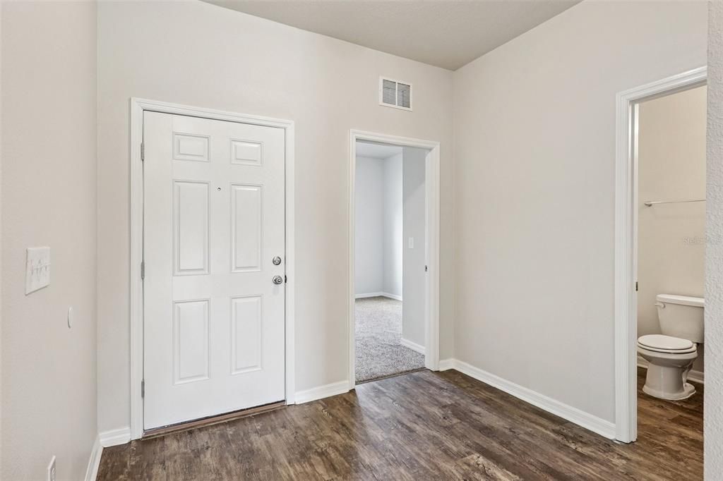 Active With Contract: $325,000 (3 beds, 2 baths, 1662 Square Feet)