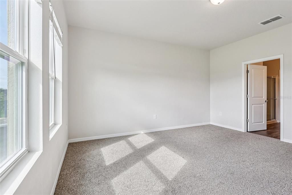 Active With Contract: $325,000 (3 beds, 2 baths, 1662 Square Feet)