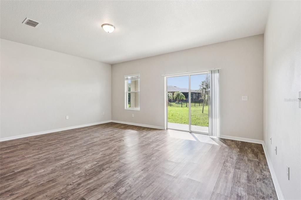 Active With Contract: $325,000 (3 beds, 2 baths, 1662 Square Feet)