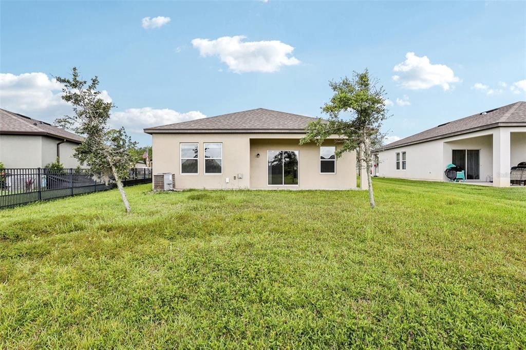 Active With Contract: $325,000 (3 beds, 2 baths, 1662 Square Feet)