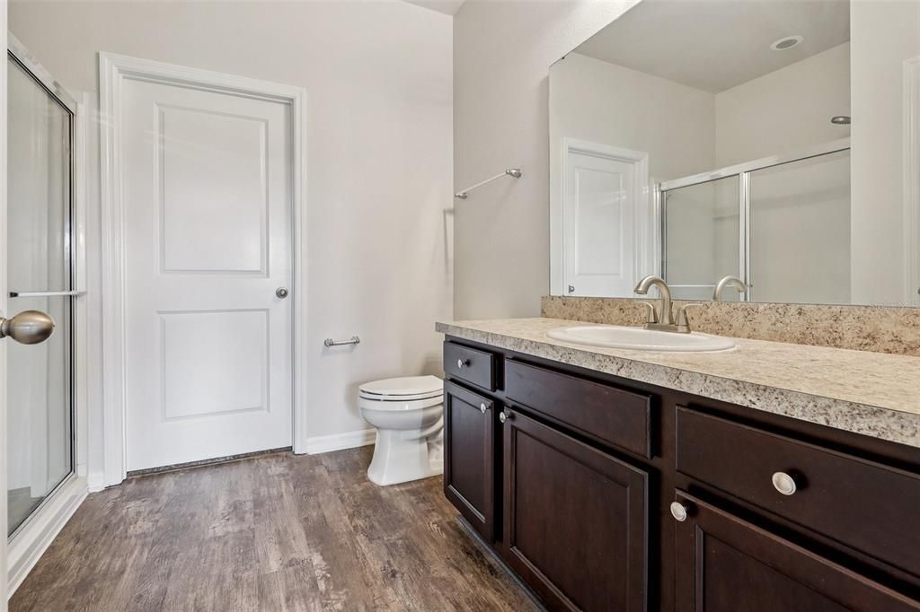 Active With Contract: $325,000 (3 beds, 2 baths, 1662 Square Feet)