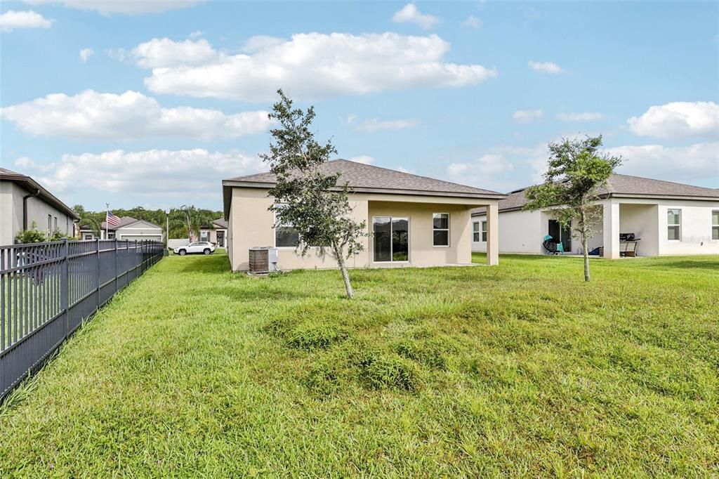 Active With Contract: $325,000 (3 beds, 2 baths, 1662 Square Feet)