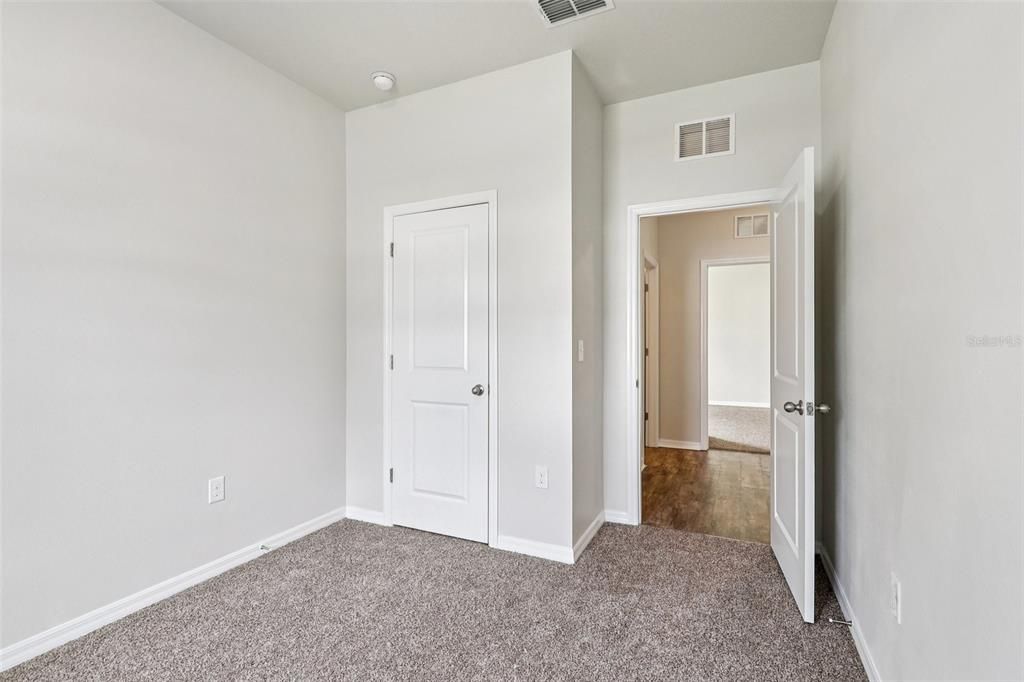 Active With Contract: $325,000 (3 beds, 2 baths, 1662 Square Feet)