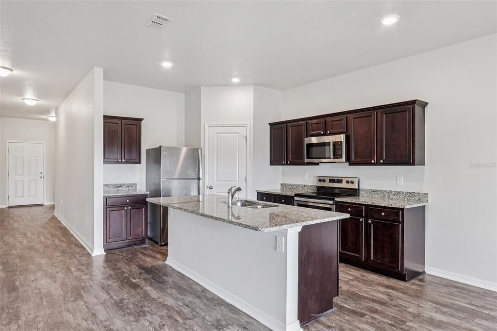 Active With Contract: $325,000 (3 beds, 2 baths, 1662 Square Feet)